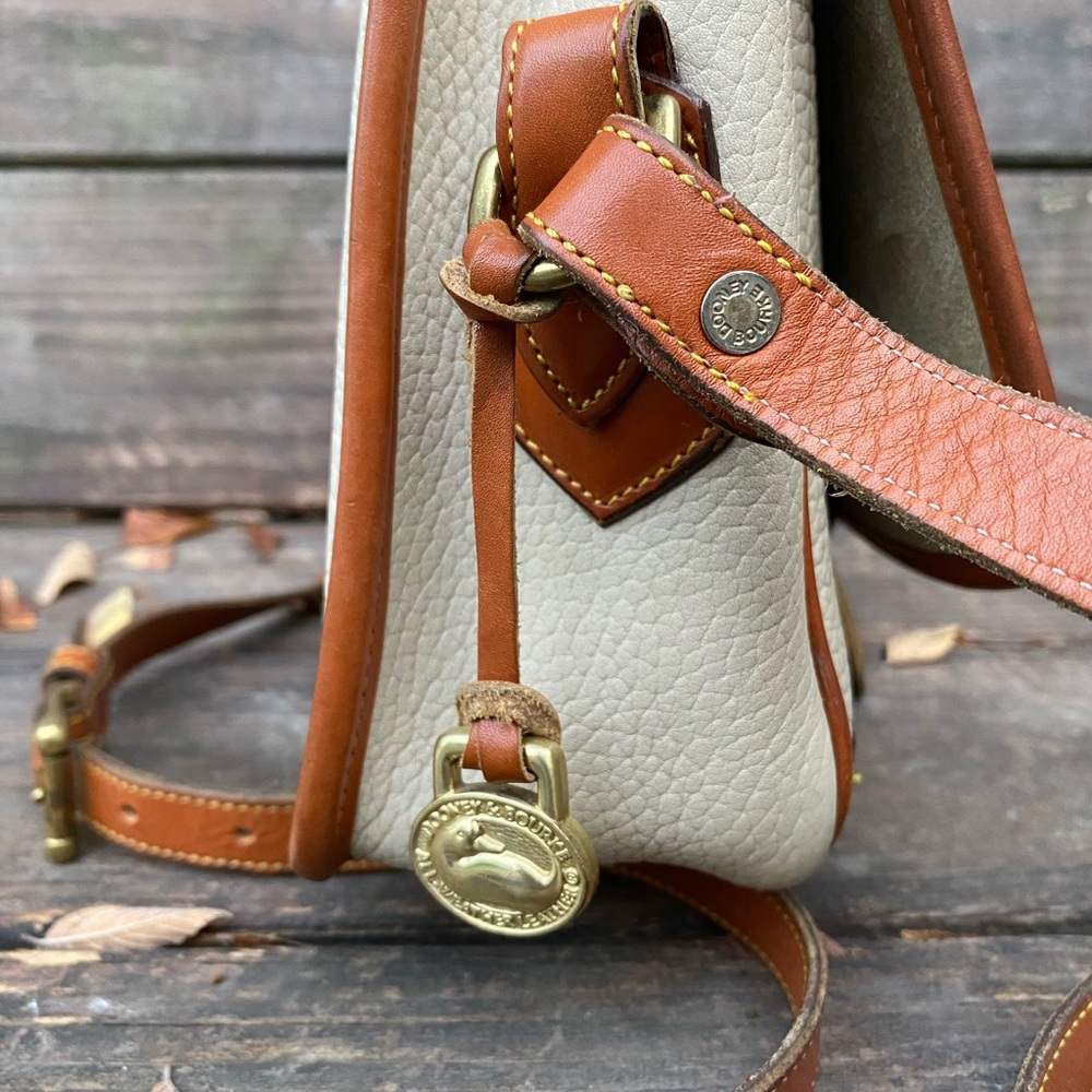 Vintage Dooney & Bourke Purse - Picture 5 of 15